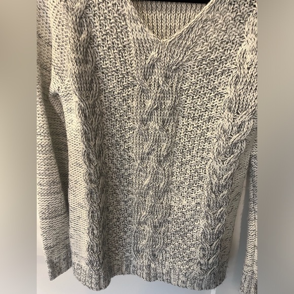 Ladies Sweater - Picture 4 of 4